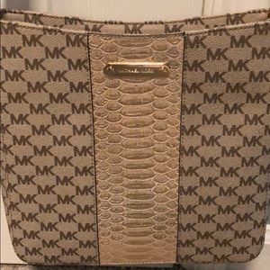 Michael Kors Messenger Bag